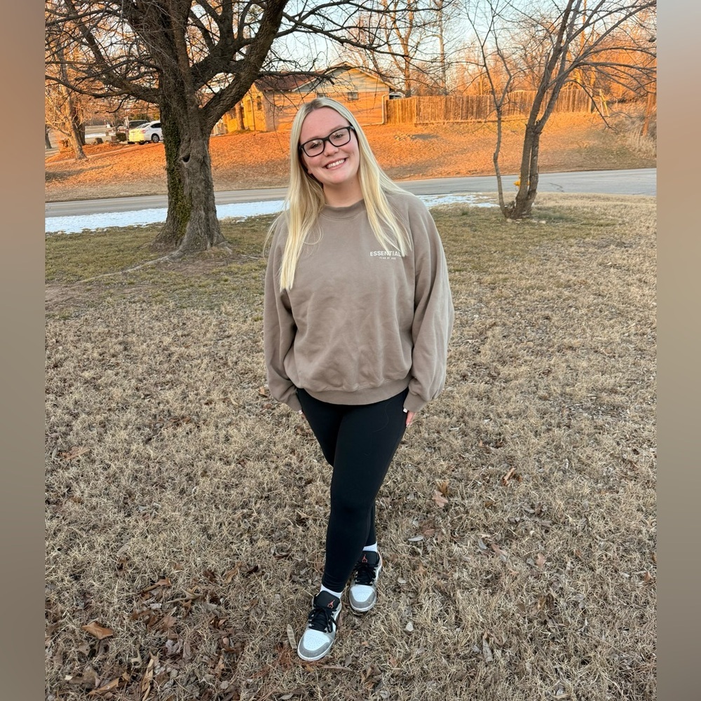 THRIFTEDBYKELBI IS LIVE - SO MANY GIVY’S & FREEBIES - LIKE THIS TO BE NOTIFIED!🤍 - Picture 15 of 16